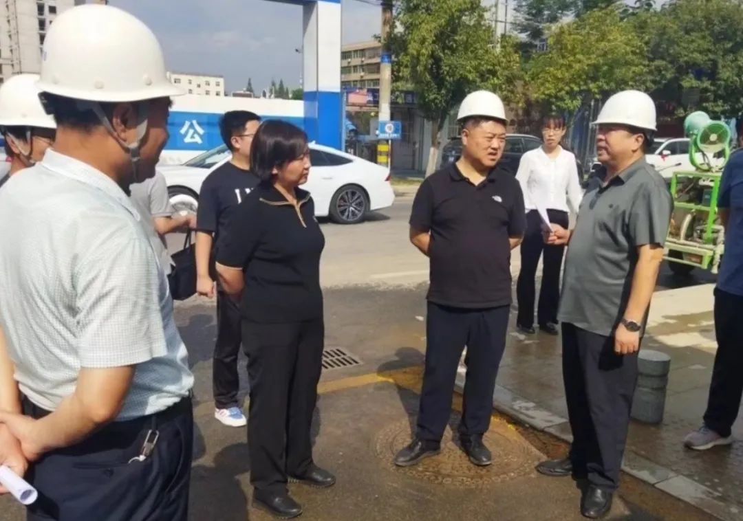 区委副书记柳鹏举一行检查指导虢镇小学改扩建项目